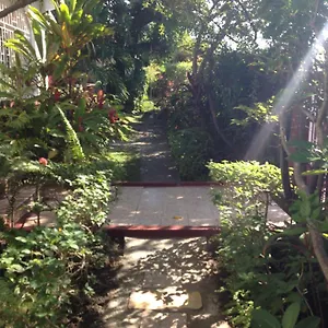 Bed & Breakfast Airport, Kingston